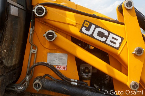 インド側から来た、「JCBイエロー」のショベルカー