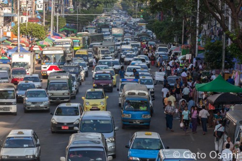 ヤンゴンはどこも渋滞